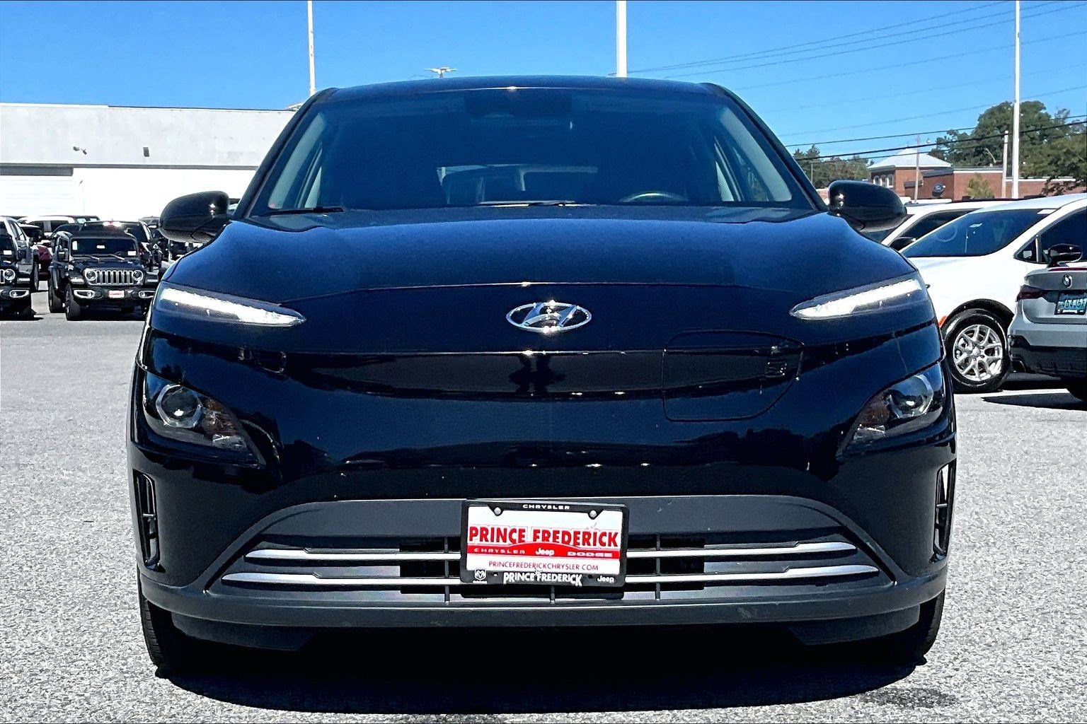 Used 2023 Hyundai Kona SEL FWD image 2