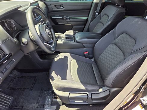 Used 2024 Nissan Pathfinder S FWD image 10