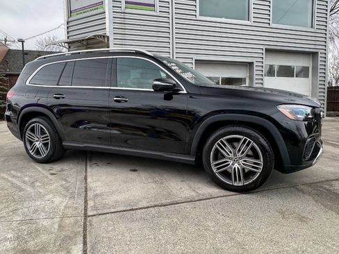 Used 2025 Mercedes-Benz GLS 450 4MATIC image 2