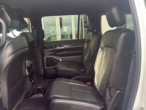 Used 2024 Jeep Wagoneer Series II image 14