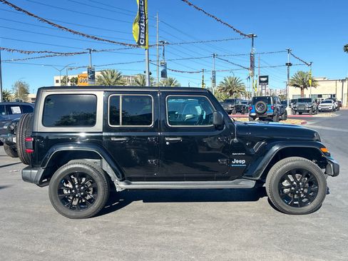 Used 2023 Jeep Wrangler Sahara image 5