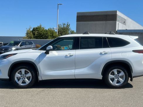 Used 2022 Toyota Highlander L AWD/4WD image 9