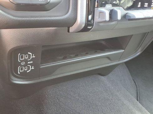 Used 2025 RAM 2500 Big Horn AWD/4WD image 33