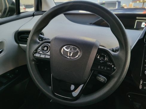 Used 2022 Toyota Prius LE image 25