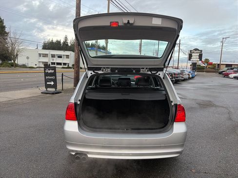 Used 2011 BMW 328i xDrive Wagon image 7