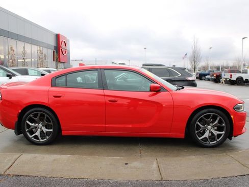 Used 2015 Dodge Charger SXT image 6