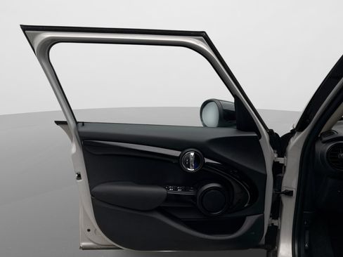 Used 2021 MINI Cooper 4-Door Hardtop w/ 6.5" Touchscreen Package FWD image 9