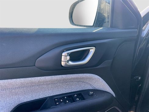 Used 2024 Jeep Compass Latitude image 5