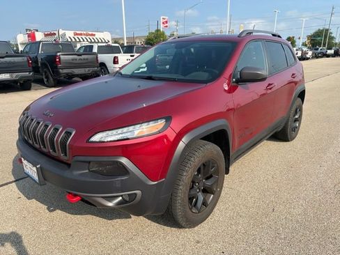 Used 2017 Jeep Cherokee Trailhawk w/ Comfort/Convenience Group AWD/4WD image 2