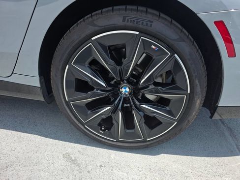 Used 2023 BMW i7 xDrive60 AWD/4WD image 17