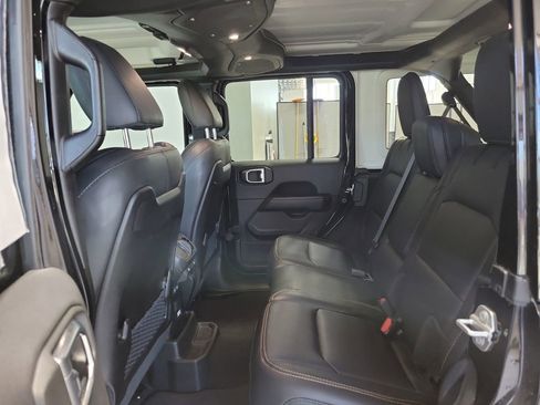 Used 2024 Jeep Wrangler Sahara image 19