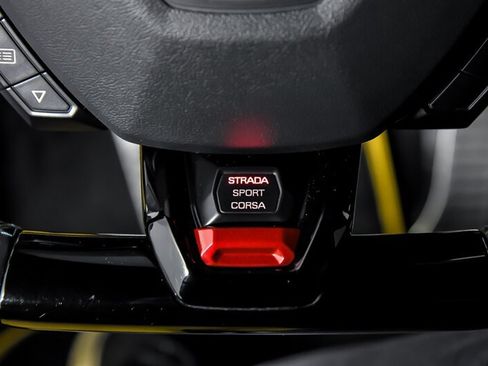 Used 2021 Lamborghini Huracan EVO RWD image 31