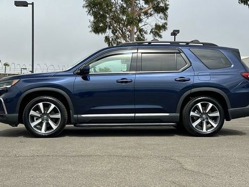 Used 2025 Honda Pilot Touring image 7