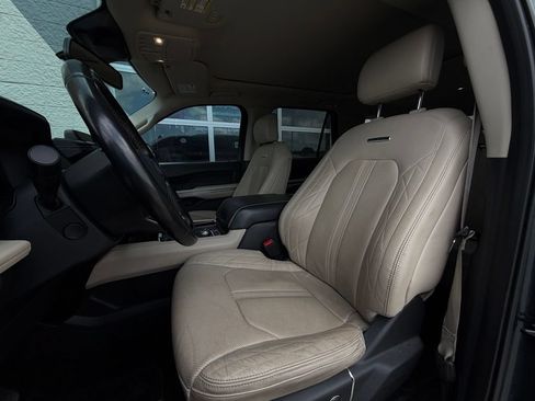 Used 2023 Ford Expedition Platinum AWD/4WD image 6