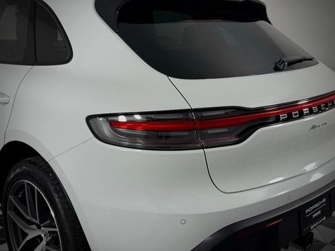 Certified 2024 Porsche Macan AWD/4WD image 12
