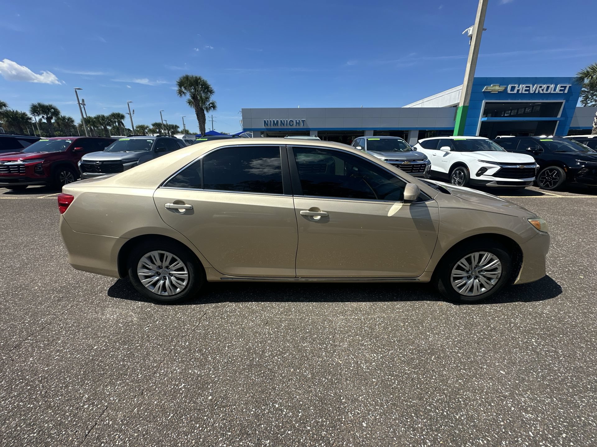 Used 2012 Toyota Camry LE FWD image 17