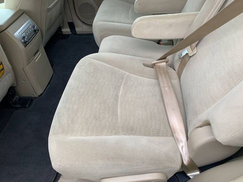 Used 2013 Toyota Highlander Plus AWD/4WD image 11