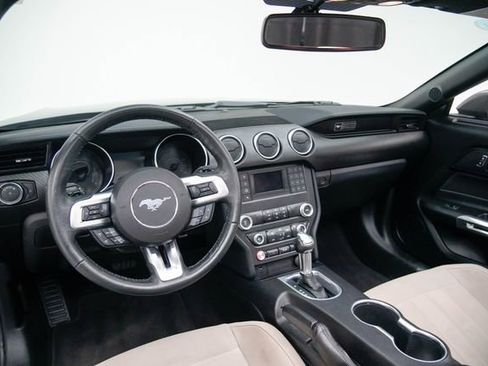 Used 2020 Ford Mustang Convertible RWD image 25