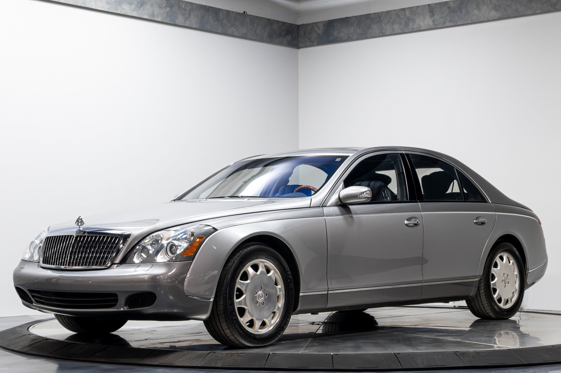 Used 2004 Maybach 57 RWD image 2
