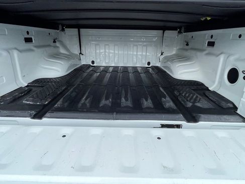 Used 2024 Nissan Frontier S w/ Tow Package image 18