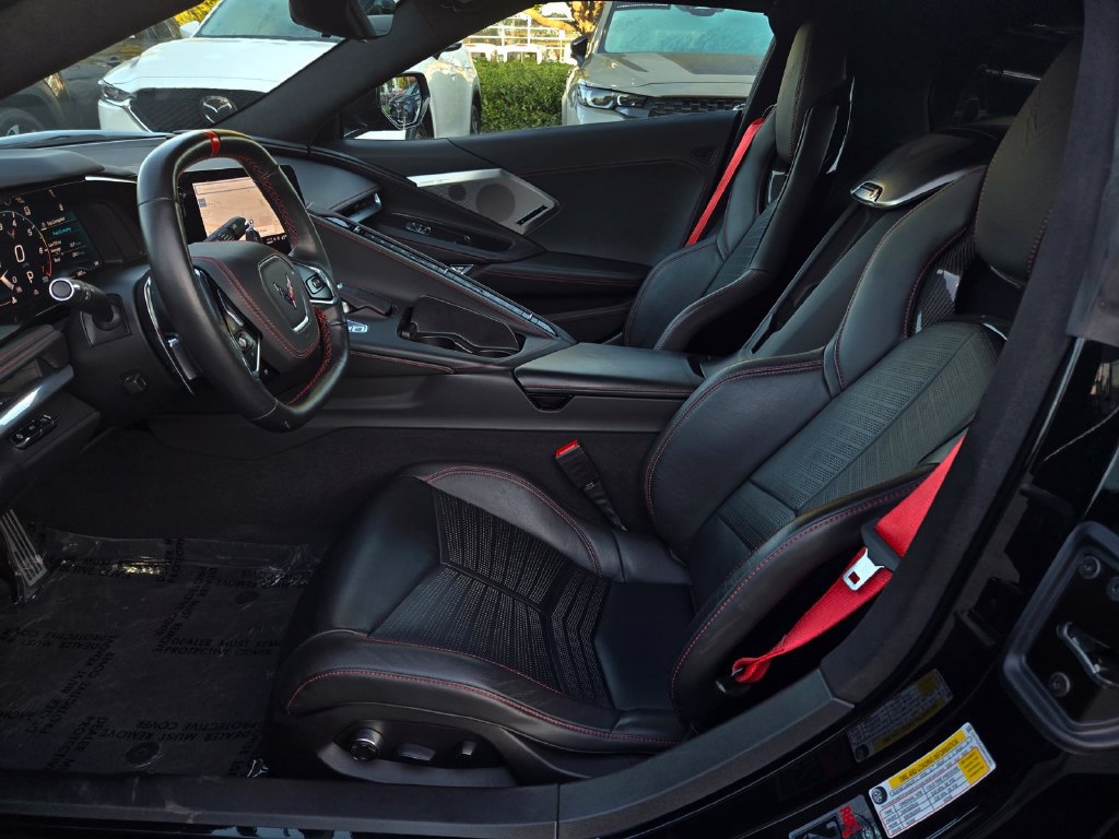 Used 2021 Chevrolet Corvette Stingray Premium Cpe w/ Z51 Performance Package RWD image 18