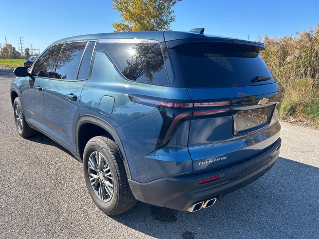Used 2024 Chevrolet Traverse LS w/ LPO, Floor Liner Package FWD image 4