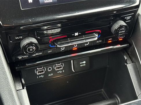 Used 2023 Jeep Grand Cherokee L Laredo image 32