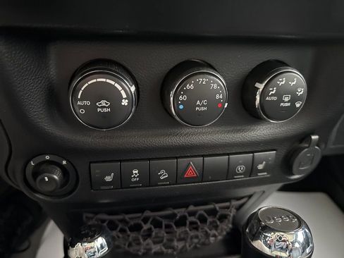 Used 2013 Jeep Wrangler Sahara image 15