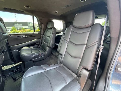 Used 2020 Cadillac Escalade Platinum AWD/4WD image 25