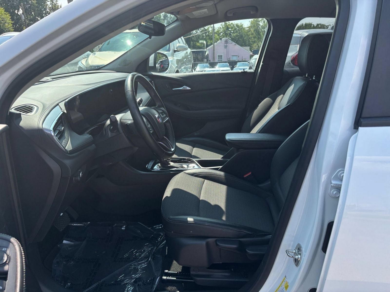 Used 2025 Buick Encore GX Preferred AWD/4WD image 25
