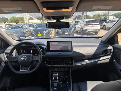 Used 2026 Nissan Rogue SL FWD image 35