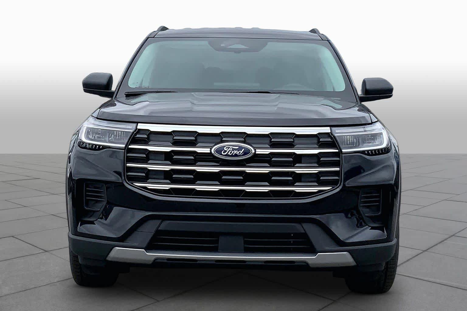 New 2026 Ford Explorer Active RWD image 3