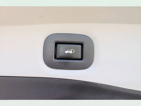 Used 2018 Nissan Rogue SL image 19