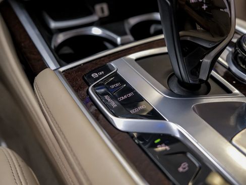 Used 2016 BMW 740i w/ Executive Package image 27