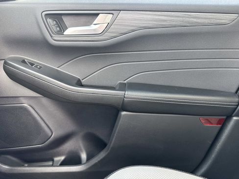 Used 2024 Ford Escape Platinum w/ Premium Technology Package image 25