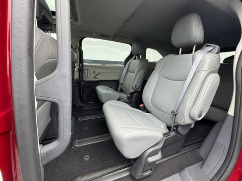 Used 2023 Toyota Sienna XLE AWD/4WD image 49