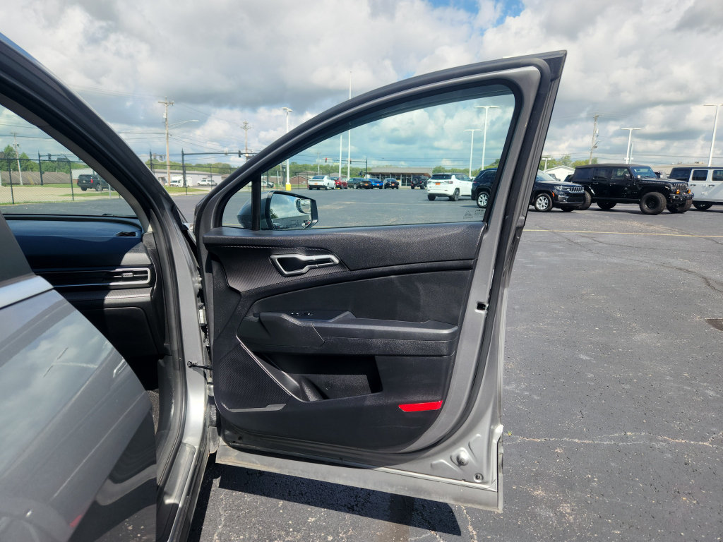 Used 2024 Kia Sportage LX FWD image 28