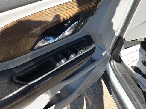 Used 2018 GMC Terrain SLE image 18