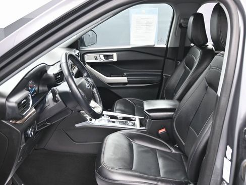 Used 2023 Ford Explorer Limited image 17