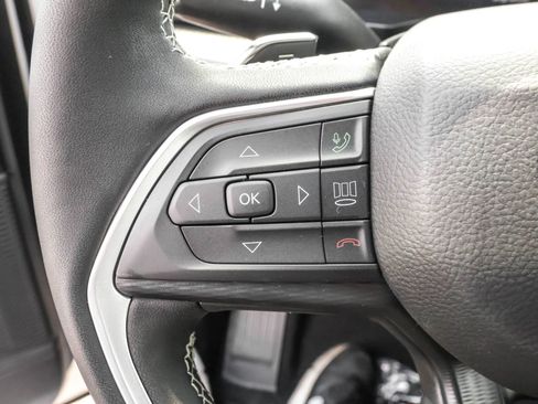 New 2025 Jeep Grand Cherokee Altitude image 23