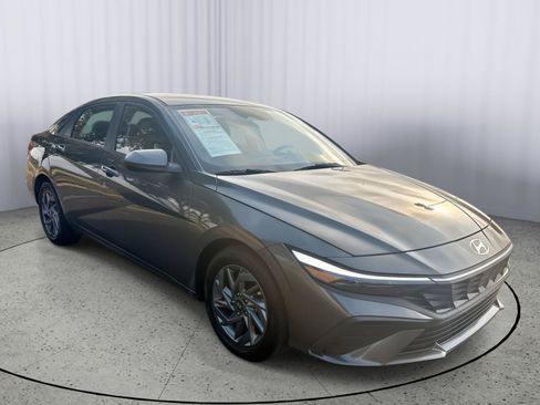 Used 2024 Hyundai Elantra SEL FWD image 8