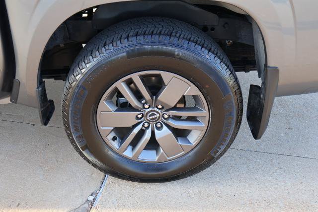 Certified 2025 Nissan Frontier SV w/ SV Convenience Package RWD image 10