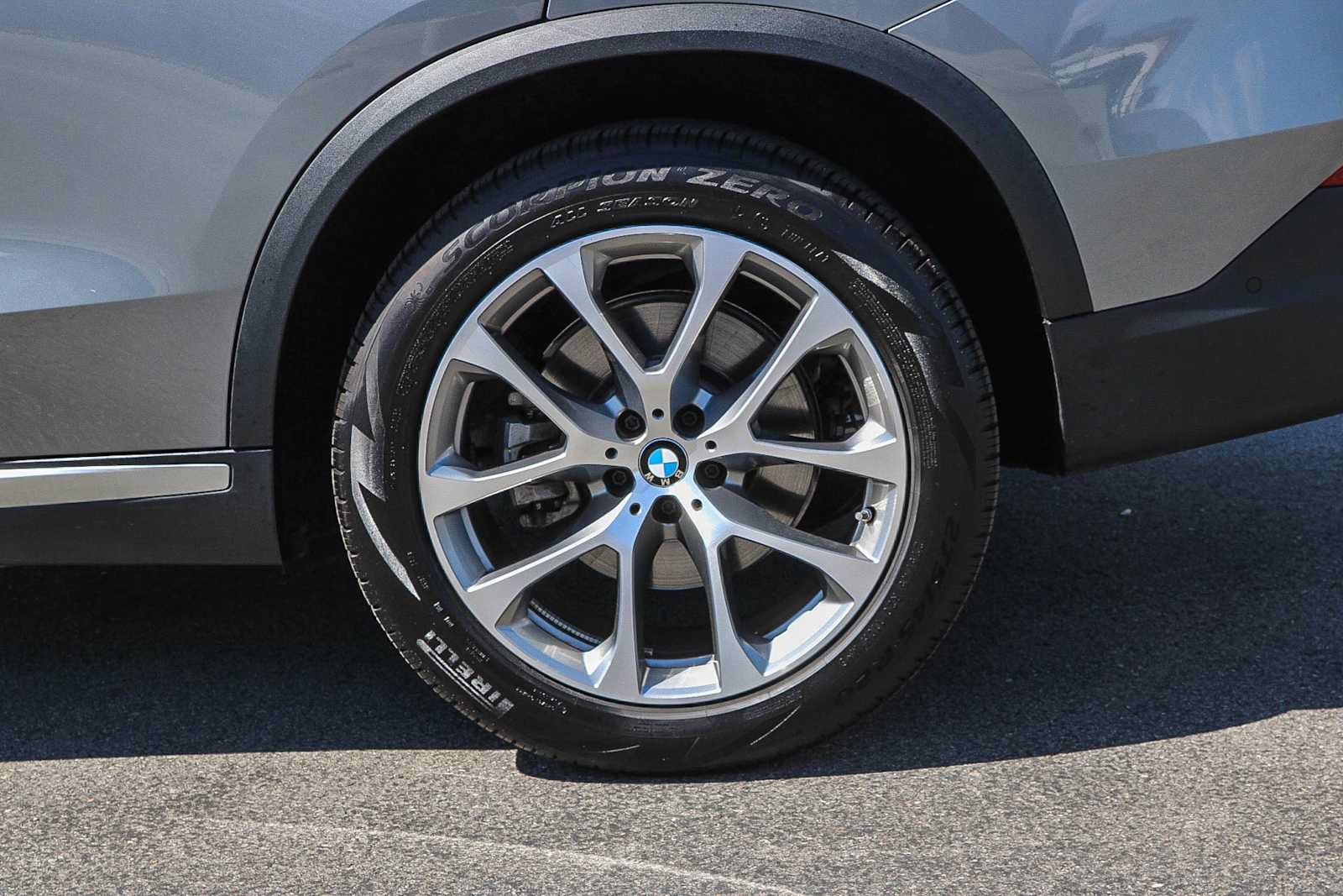 Used 2024 BMW X5 xDrive40i w/ Premium Package AWD/4WD image 10