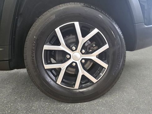 Certified 2024 Jeep Grand Cherokee Limited image 33