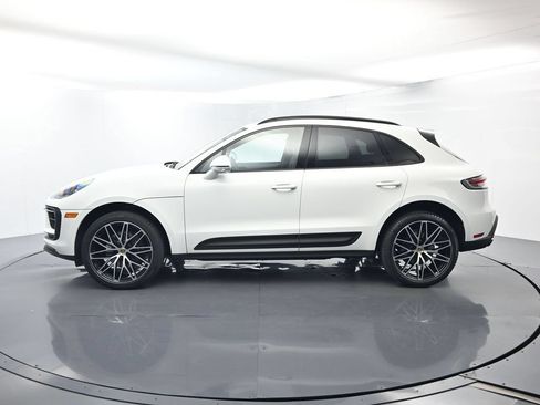 Certified 2026 Porsche Macan AWD/4WD image 2