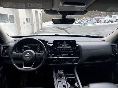 Used 2024 Nissan Pathfinder SL image 19