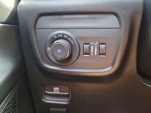 Used 2025 Jeep Grand Cherokee L Limited w/ Luxury Tech Group II RWD image 34