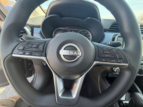 Used 2025 Nissan Versa SV image 28