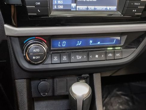 Used 2014 Toyota Corolla LE FWD image 17
