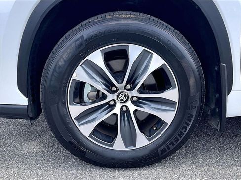 Certified 2026 Toyota Highlander XLE AWD/4WD image 7